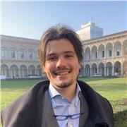 Laureato in lettere classiche offre lezioni private (latino, greco e italiano) per studenti liceali